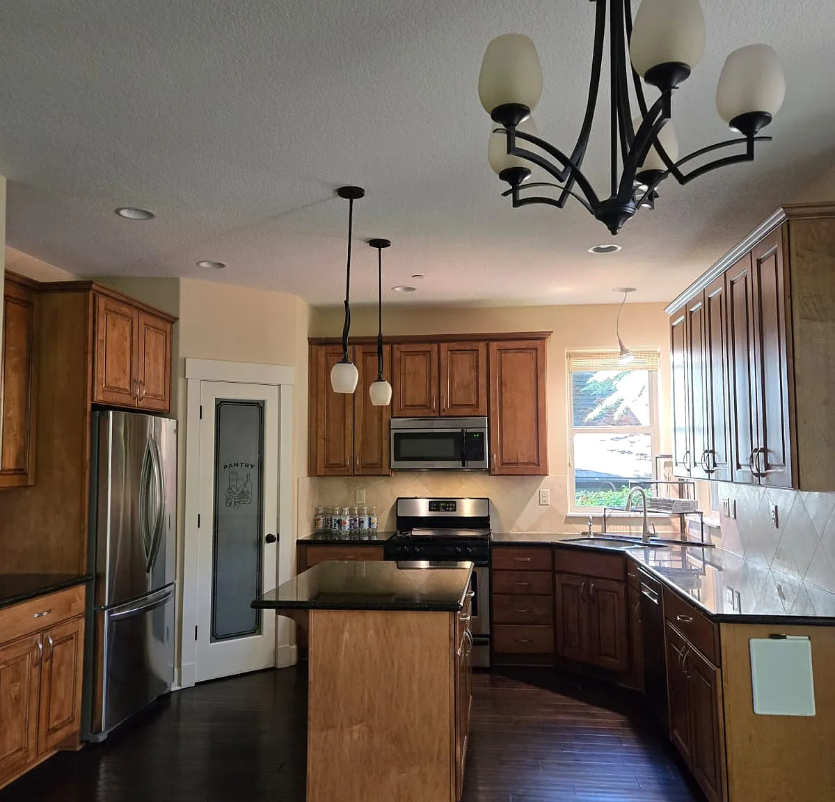 4 bed, 2008 sqft, $3,500 — Photo 2