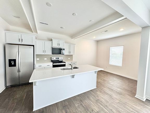 4th image of 1360 Stork Dr