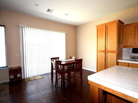3rd image of 355 Castellana St