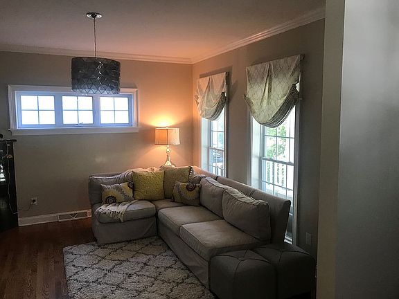 4th image of 25 Horseshoe Dr