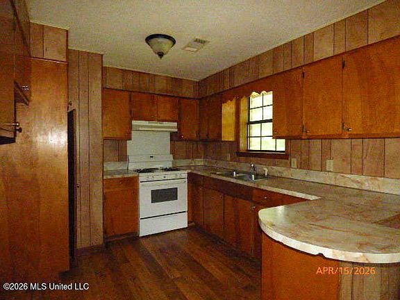 2nd image of 95 W Wilderness Rd