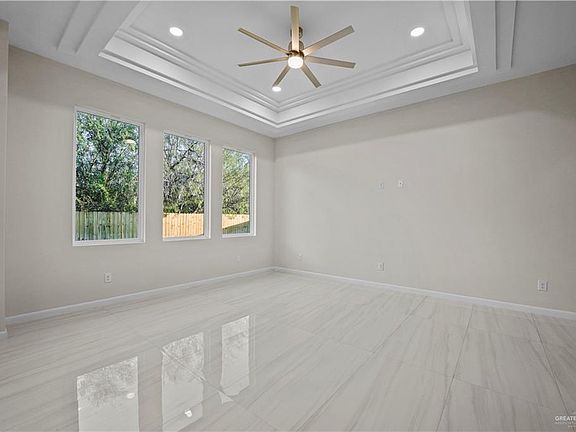 4th image of 2516 Venice Ave