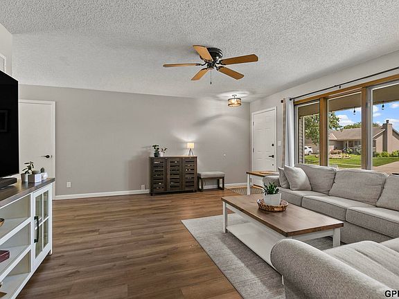 5th image of 600 W Jennifer Dr
