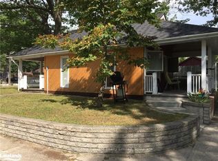 1055 Mosley St, Wasaga Beach, ON L9Z 2G7