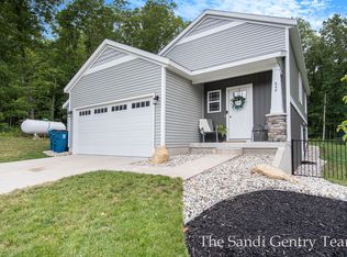 648 N River Hills Dr, Newaygo, MI 49337
