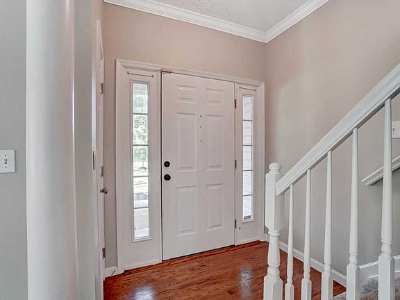 2nd image of 752 Elmwood Ct