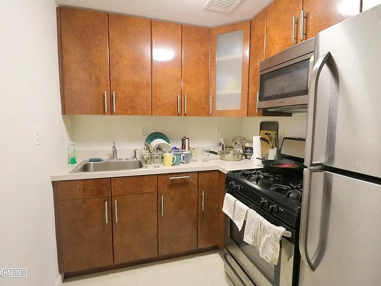 424 E 10th St #3B — Photo 5