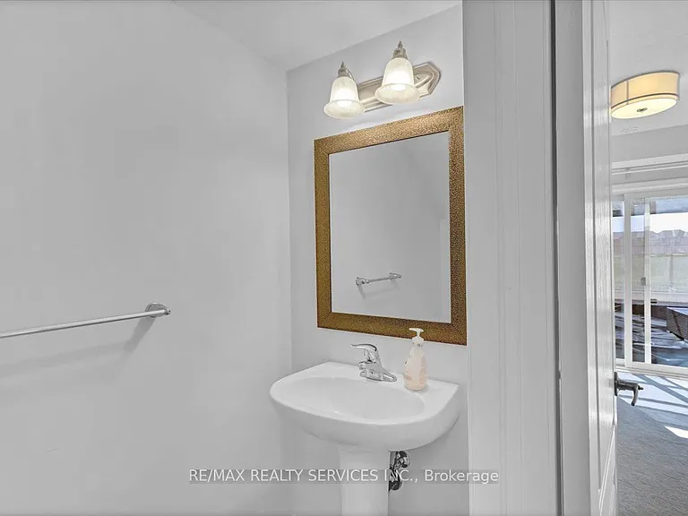 84 Bannister Cres — Photo 12