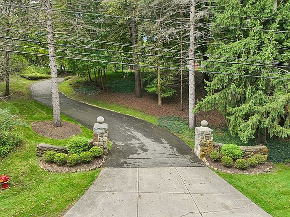 2nd image of 6022 Orion Rd