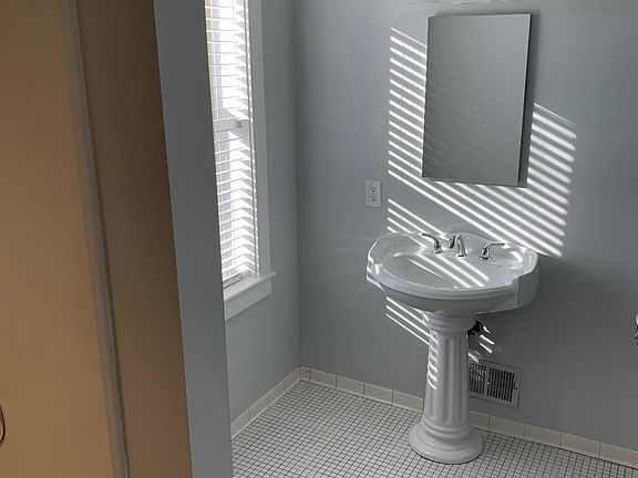 5th image of 655 Portland St