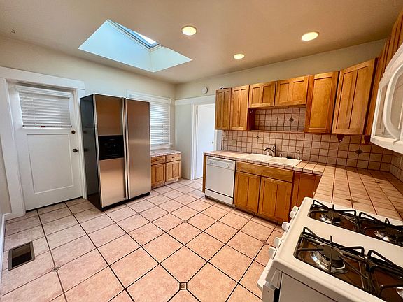3rd image of 602 De La Vista Ave