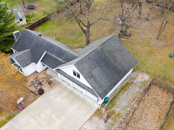 3rd image of 1007 W 1st St