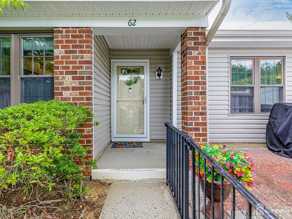 1st image of 62 Wycoff Way E
