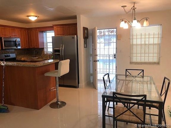 3rd image of 720 Collins Ave APT 509