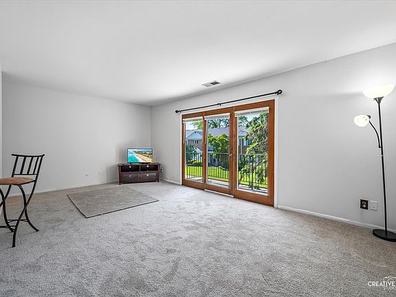 5th image of 1120 N Farnsworth Ave APT 2C