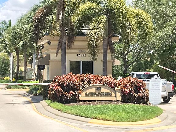 5th image of 12580 Laurel Cove Dr