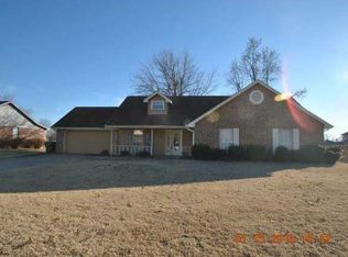 1104 W Geneva St, Rogers, AR 72758
