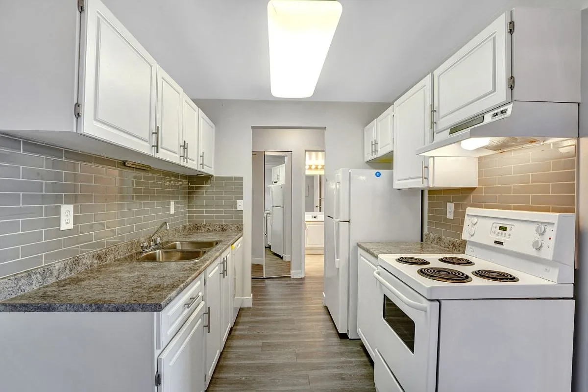 Fraser Place Apartments — Photo 1