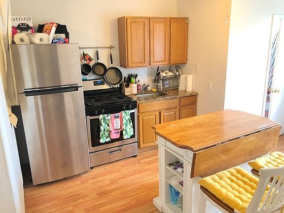 2nd image of 158 Bedford Ave APT 3l