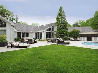 1285 Loch Ln, Lake Forest, IL 60045