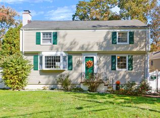 17 Daphne Dr, Norwalk, CT 06851