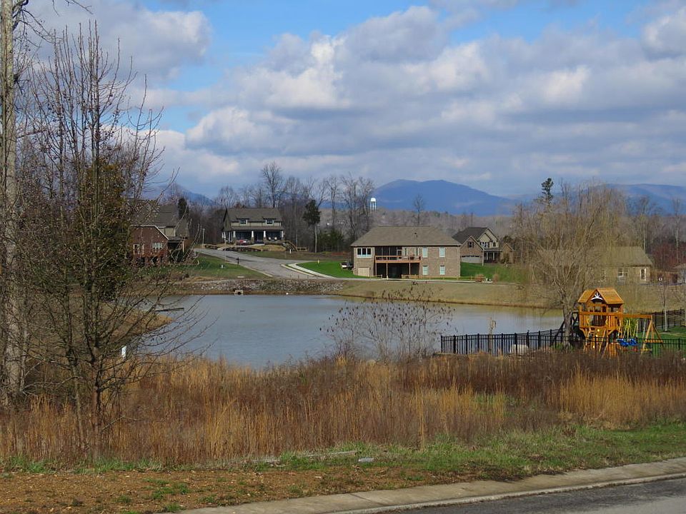 2nd image of 102 Creek View Ct