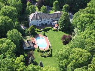 262 Lukes Wood Rd, New Canaan, CT 06840