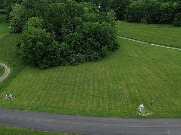 4th image of 35 Fox Run Dr