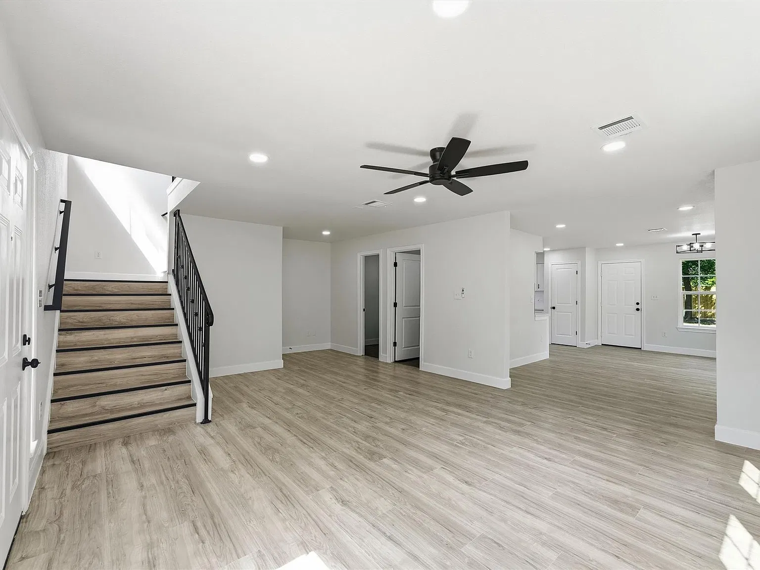 3 bed, 2.5 bath, 1728 sqft, $2,150 — Photo 4