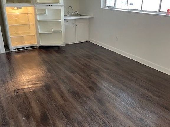 4th image of 3002-3008 N West St #3004