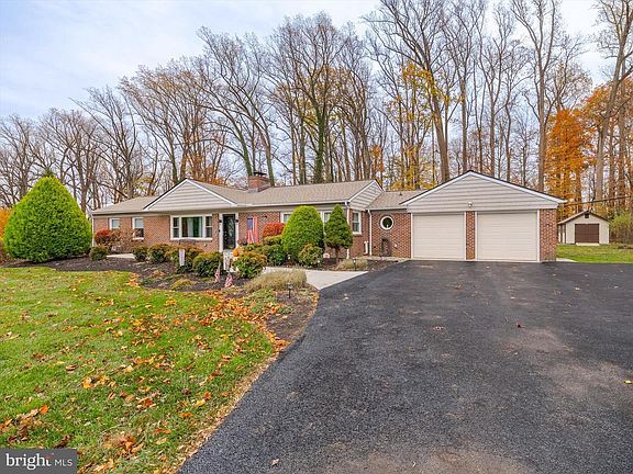 3rd image of 705 Potter Dr