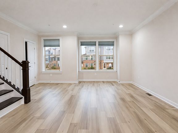3rd image of 8642 Satinwood Dr
