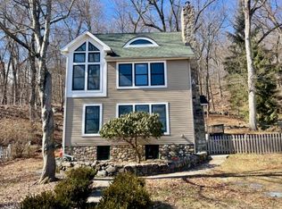 17 Hardman Ter, Denville, NJ 07834