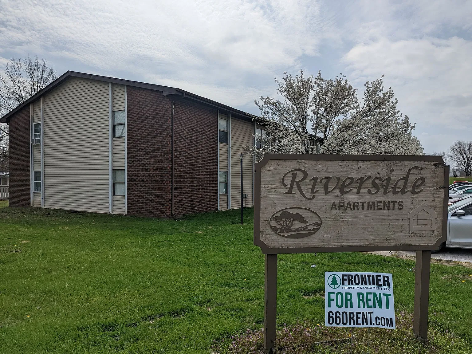 Riverside Apartments — Photo 2