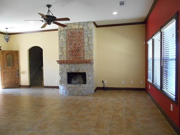 4th image of 1008 Louise Ln