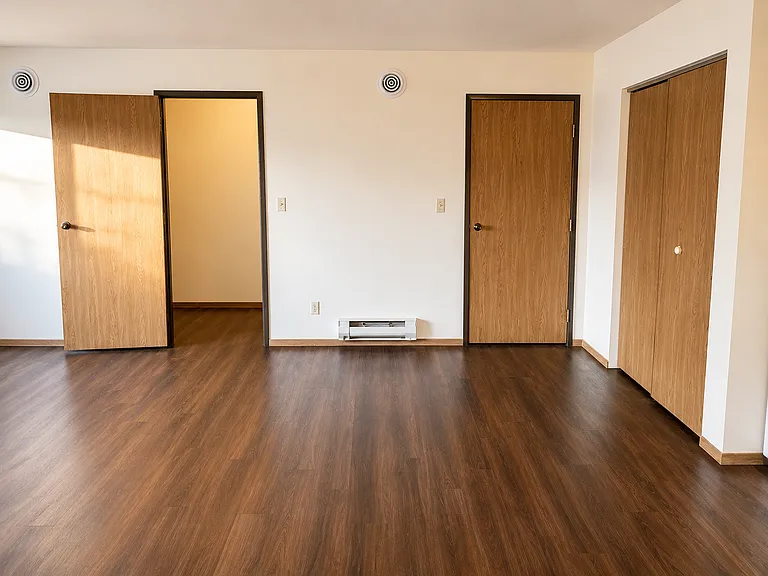 Lakeview Apartments — Photo 6