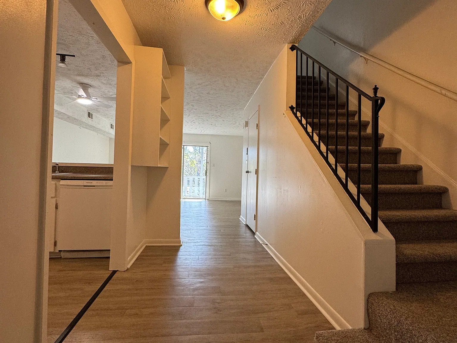 2 bed, 2.5 bath, 1280 sqft, $1,400 — Photo 1