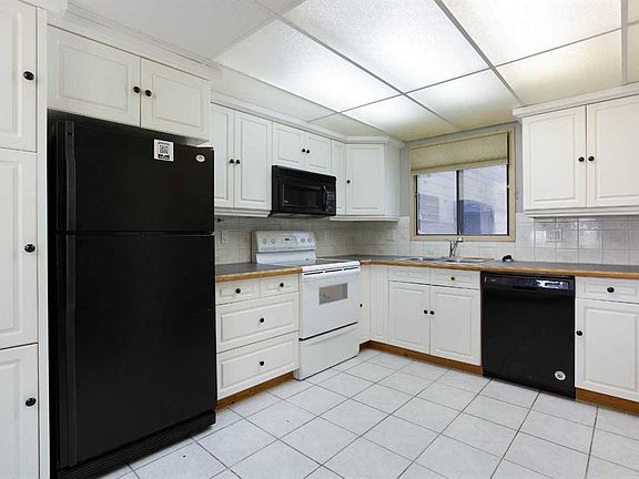 3rd image of 336 W Rundlehill Dr NE #44
