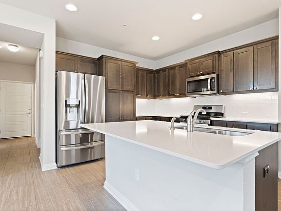 5th image of 13800 Lyndhurst St Unit 301