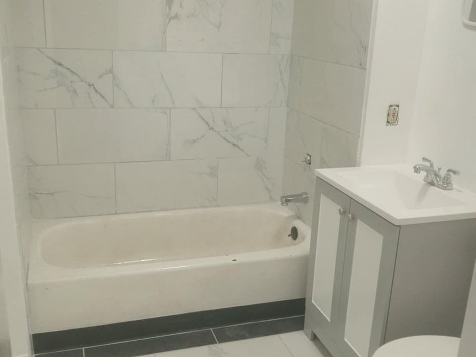 1st image of 410 Roosevelt Ave APT 1S