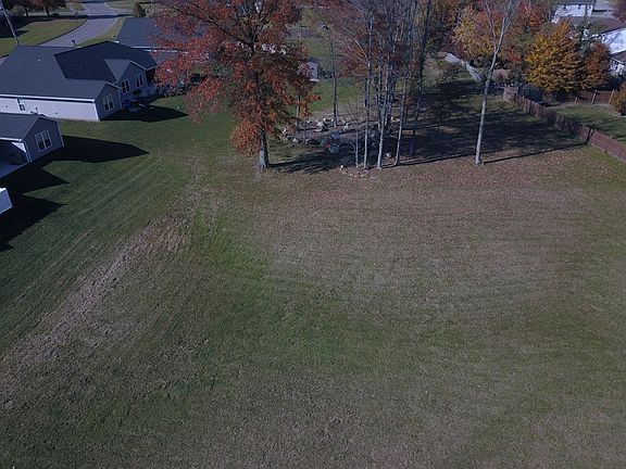 2nd image of 899 Tanglewood Dr