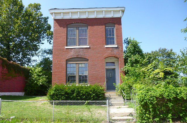 2nd image of 2431 Bacon St