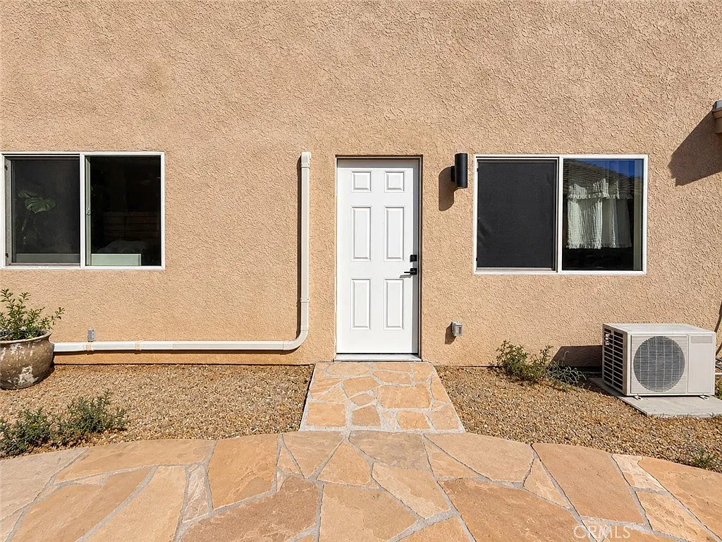 2 bed, 760 sqft, $2,595 — Photo 2