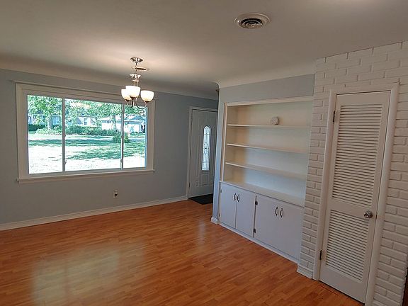 4th image of 28523 McCarty Dr