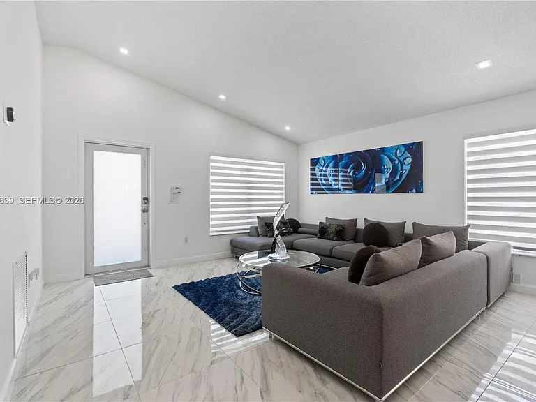 8842 SW 215th Ln — Photo 10