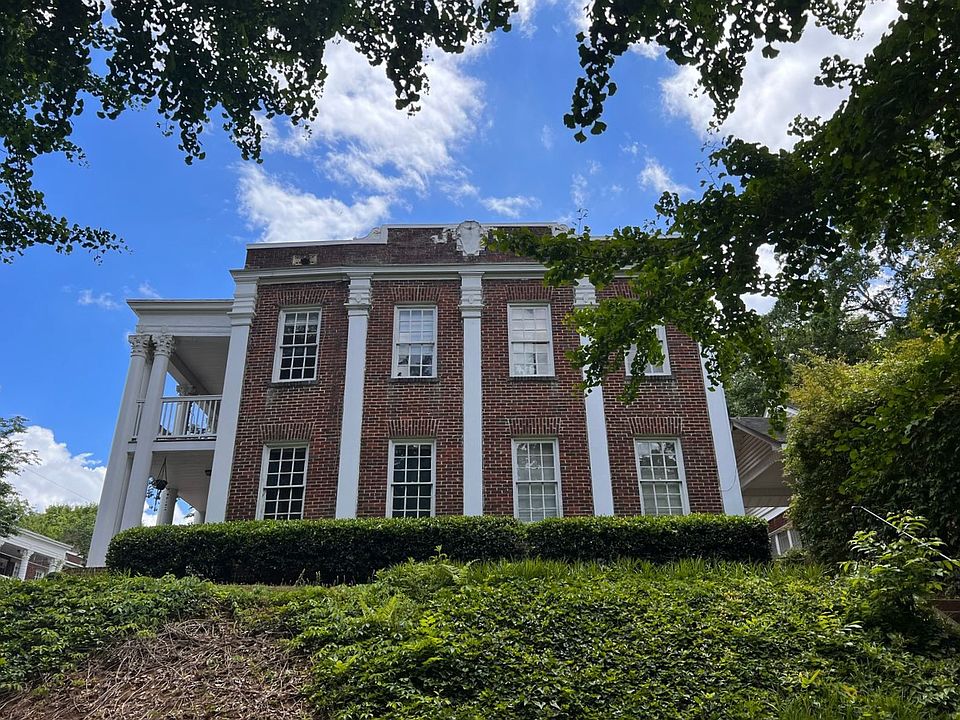 Virginia Court Apartments!