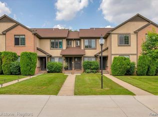 1574 Meadow Side Dr, Rochester, MI 48307