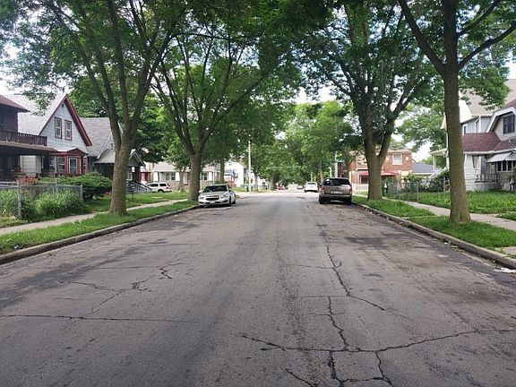 4th image of 2711 W Auer Ave