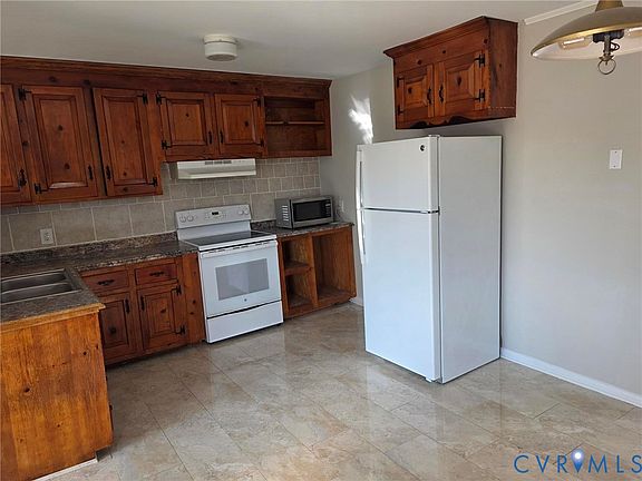 4th image of 7979 Kenmore Dr