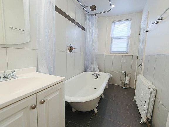5th image of 3118 102nd St